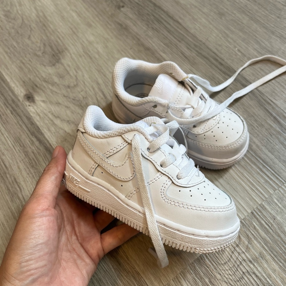 Nike White Sneakers Iconic Air Force 1 Style